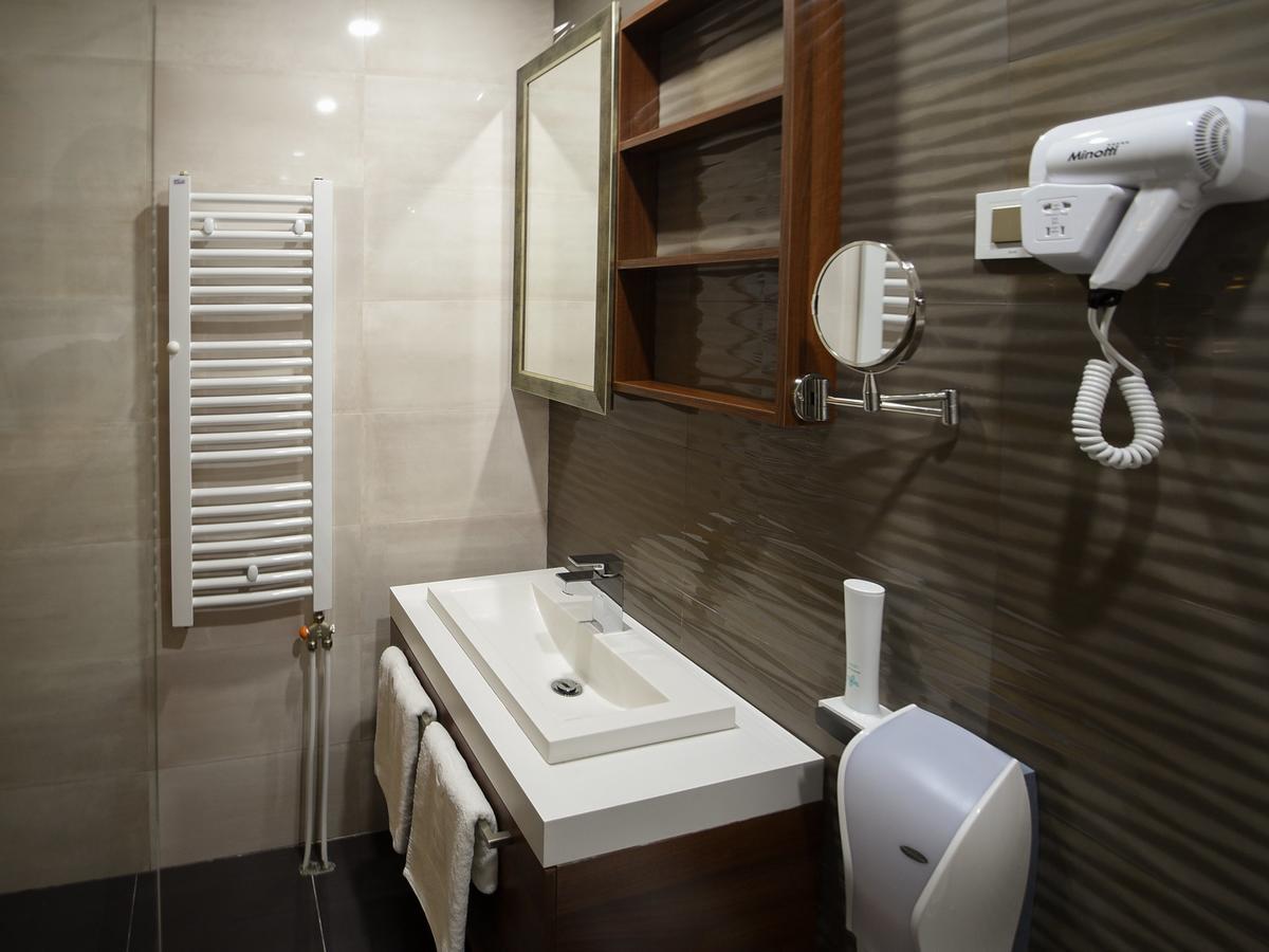 Hotel Ideo Lux นิส ภายนอก รูปภาพ