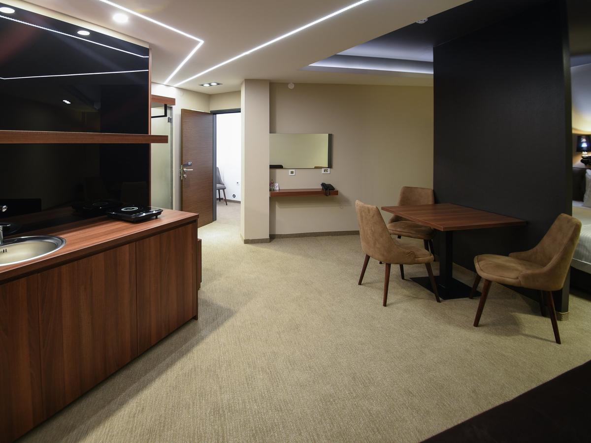 Hotel Ideo Lux นิส ภายนอก รูปภาพ